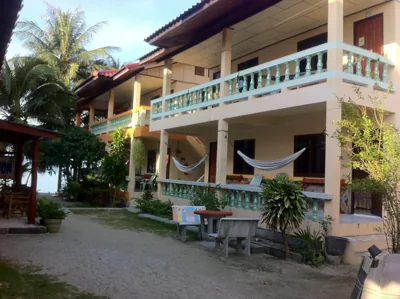 Standard-Doppel- oder Zweibettzimmer mit Balkon — Black & White Bungalows